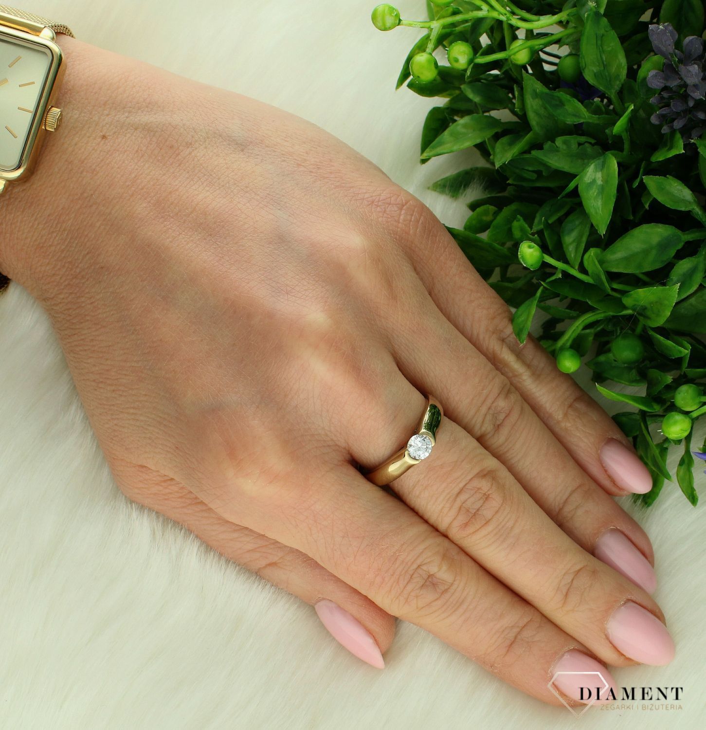 Złoty pierścionek zaręczynowy damski z cyrkonią  PI 2600 333. Złoty pierścionek zaręczynowy z jedną cyrkonią w cen (2).jpg